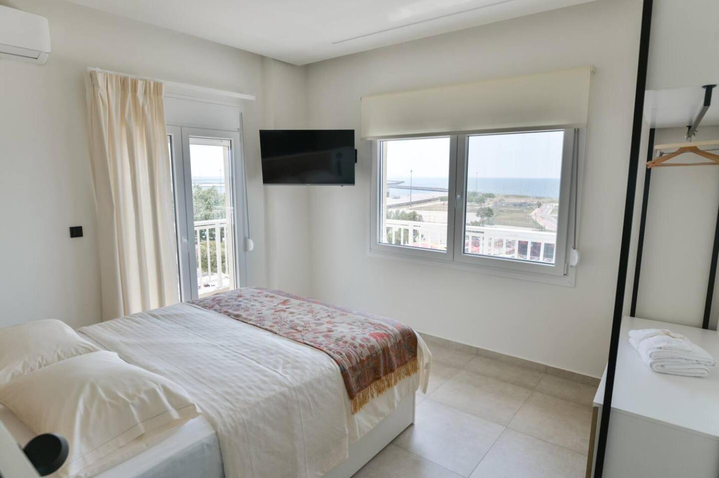 Lighthouse Apartments Alexandroupoli Bagian luar foto